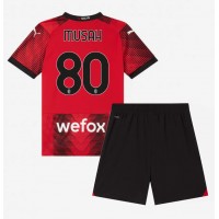 Dětský fotbalový dres AC Milan Yunus Musah #80 2023-24 Domácí Krátký Rukáv (+ trenýrky)